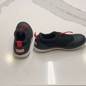 Hunter Men's Black and Red Slip-On Sneakers Size 7 Never Worn Unisex